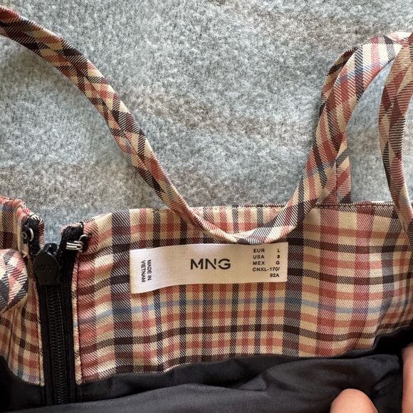 PLAID MINI DRESS - SIZE 8 - Picture 3 of 4